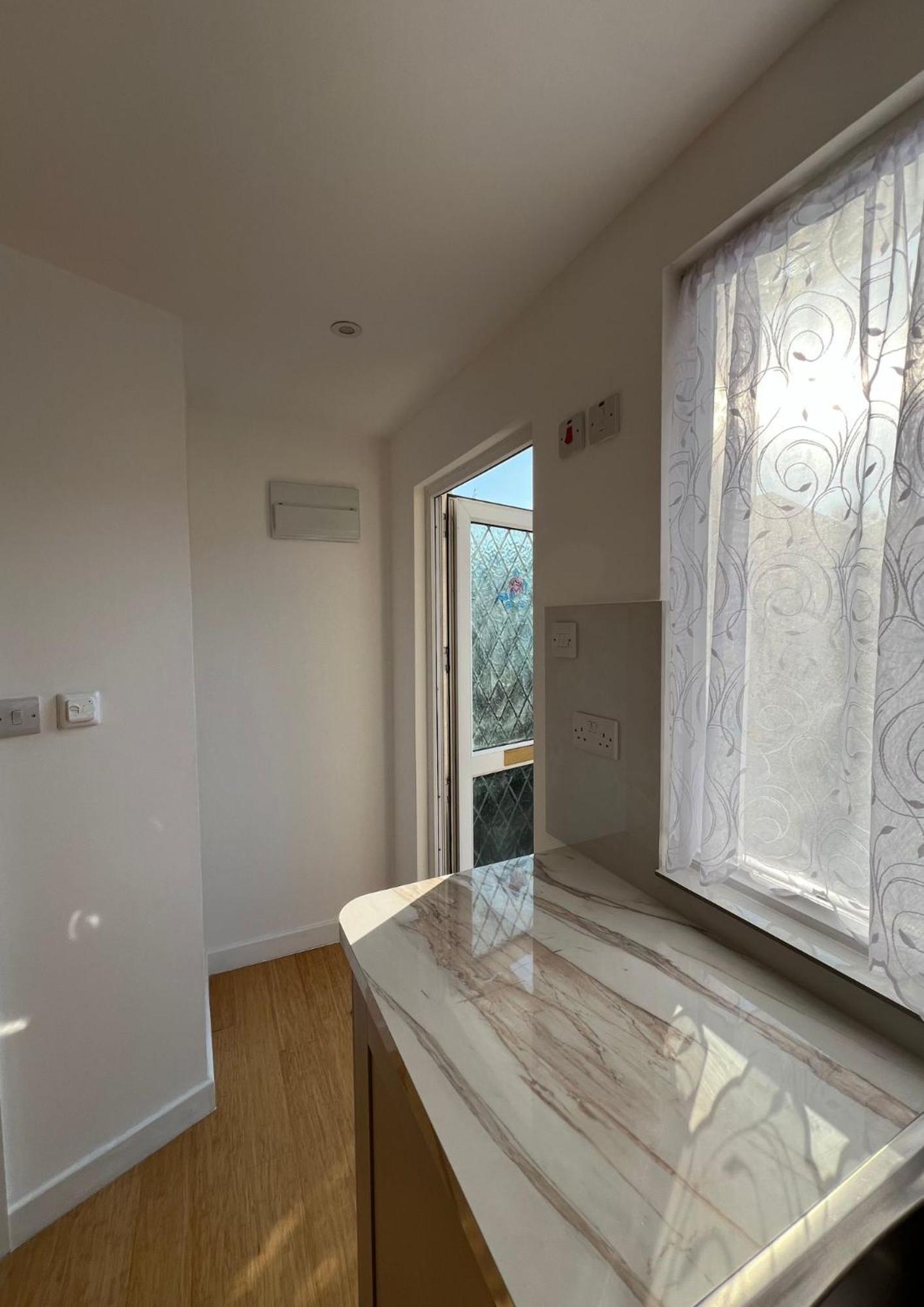 Modern Studio In Greenford, Free Wifi, Parking & Streaming Services イーリング エクステリア 写真